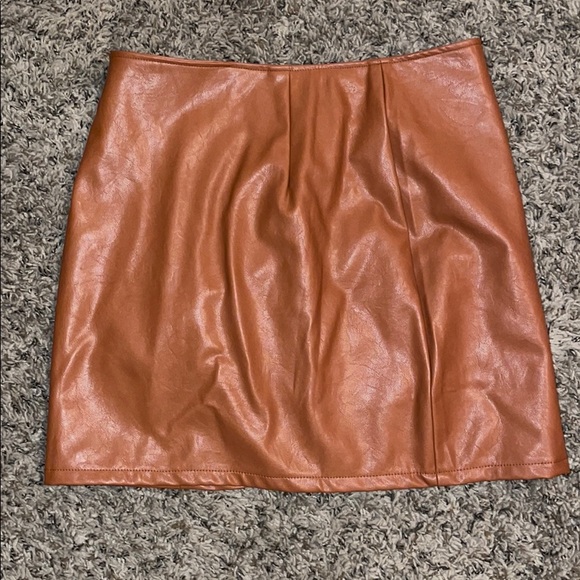 Windsor Tan Skirt - Picture 2 of 3